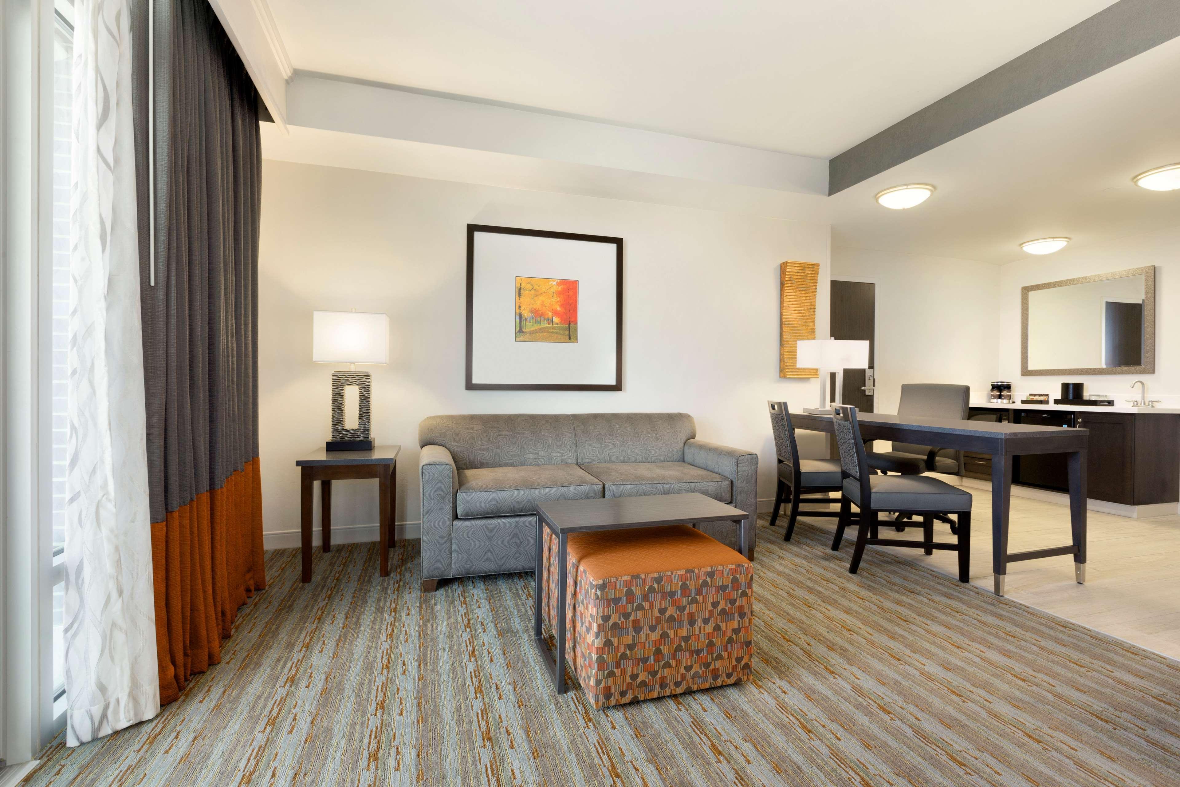 Embassy Suites By Hilton Greenville Downtown Riverplace Exterior foto
