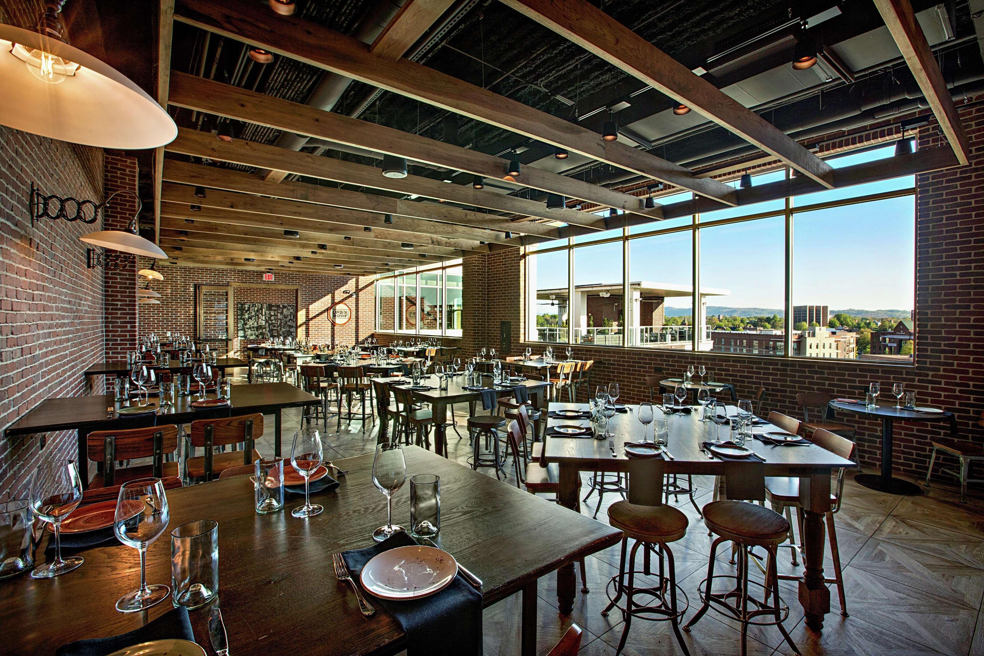 Embassy Suites By Hilton Greenville Downtown Riverplace Exterior foto