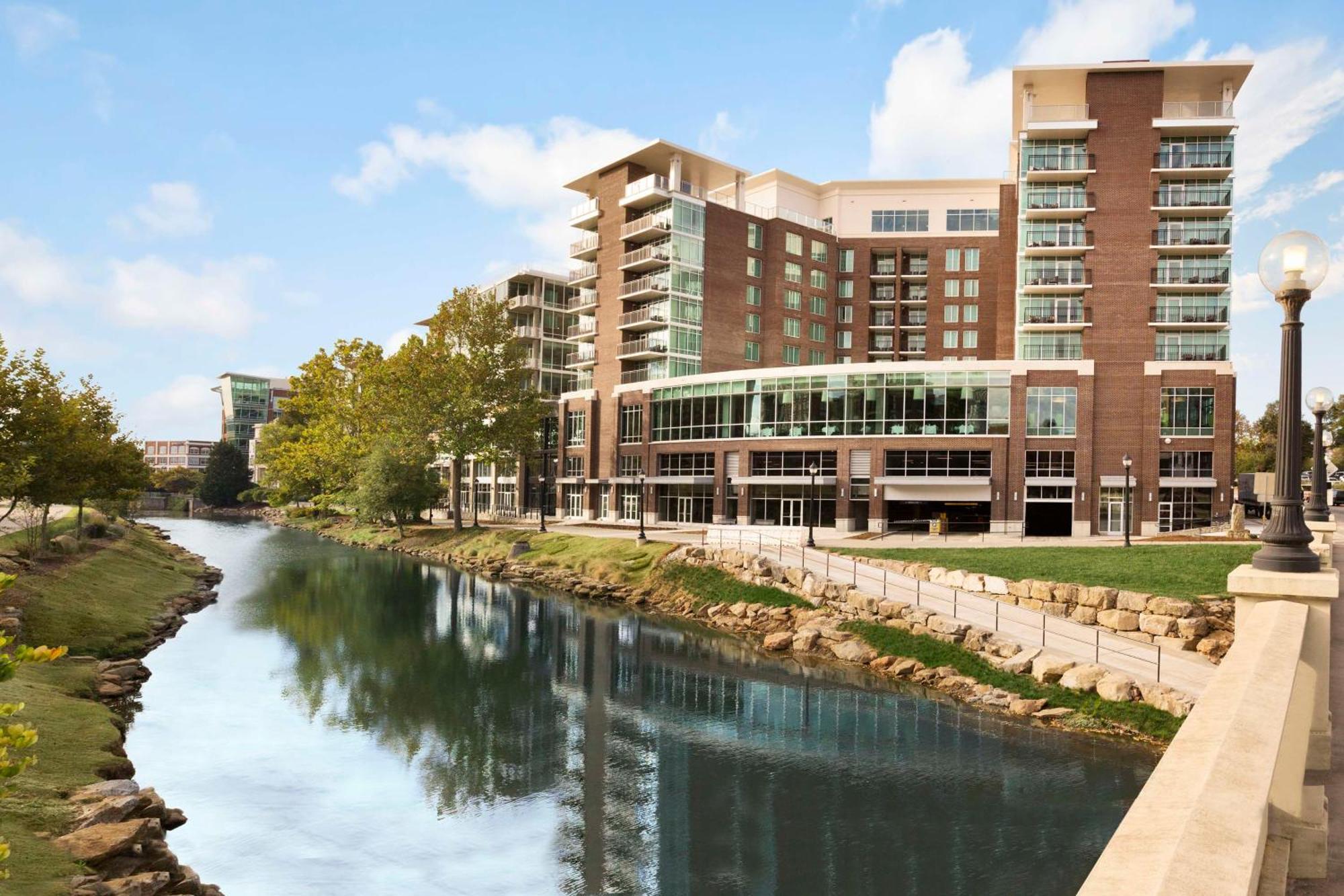 Embassy Suites By Hilton Greenville Downtown Riverplace Exterior foto
