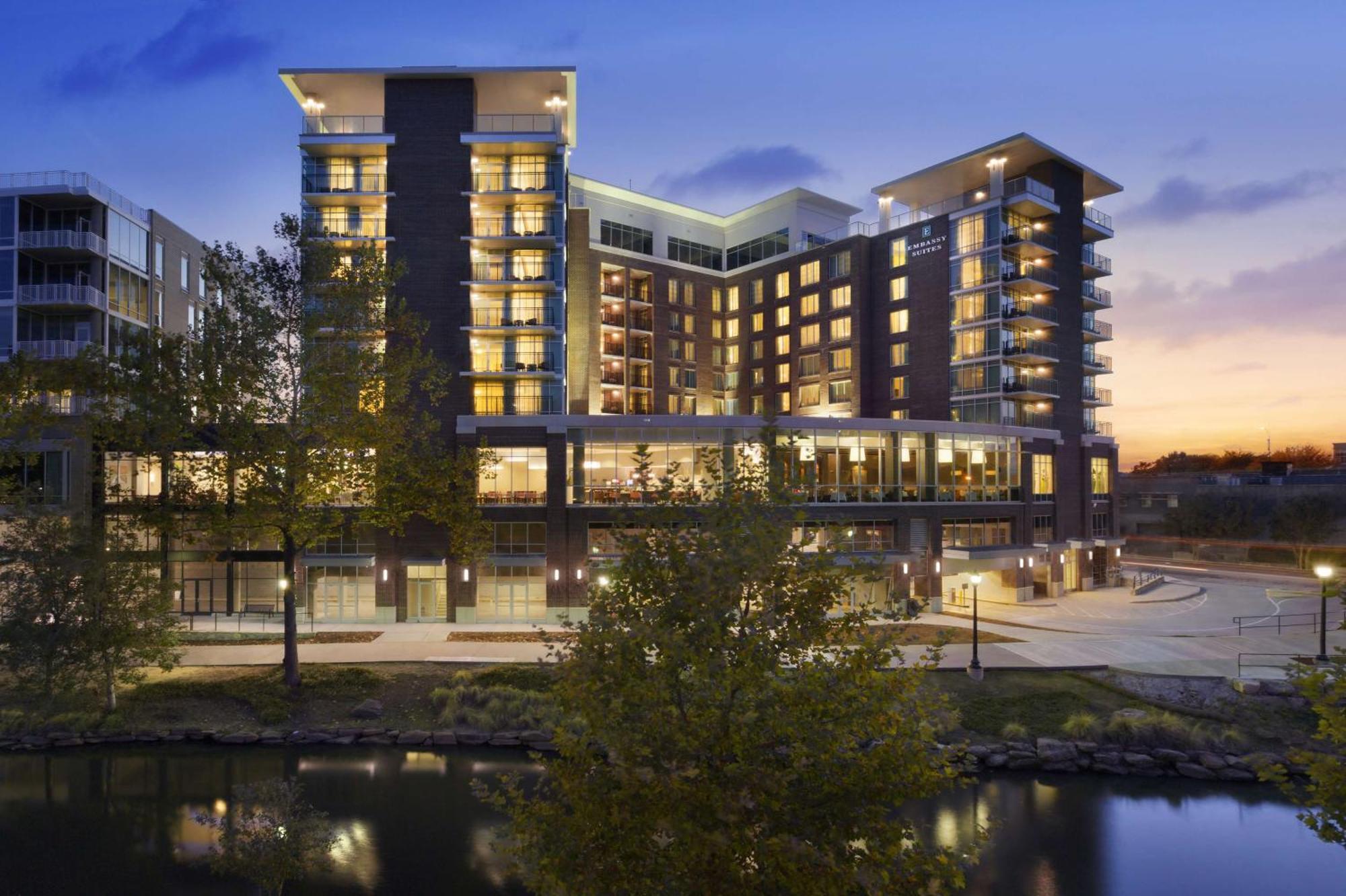 Embassy Suites By Hilton Greenville Downtown Riverplace Exterior foto