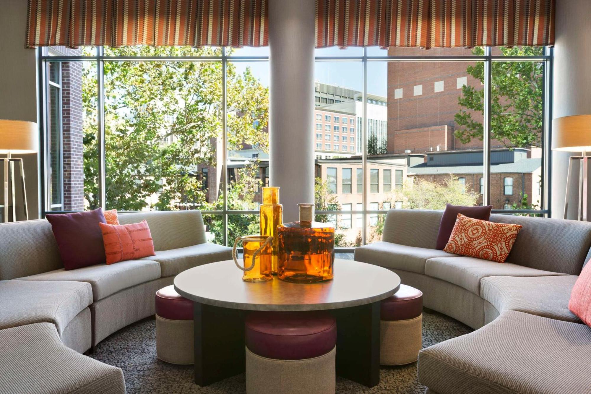 Embassy Suites By Hilton Greenville Downtown Riverplace Exterior foto