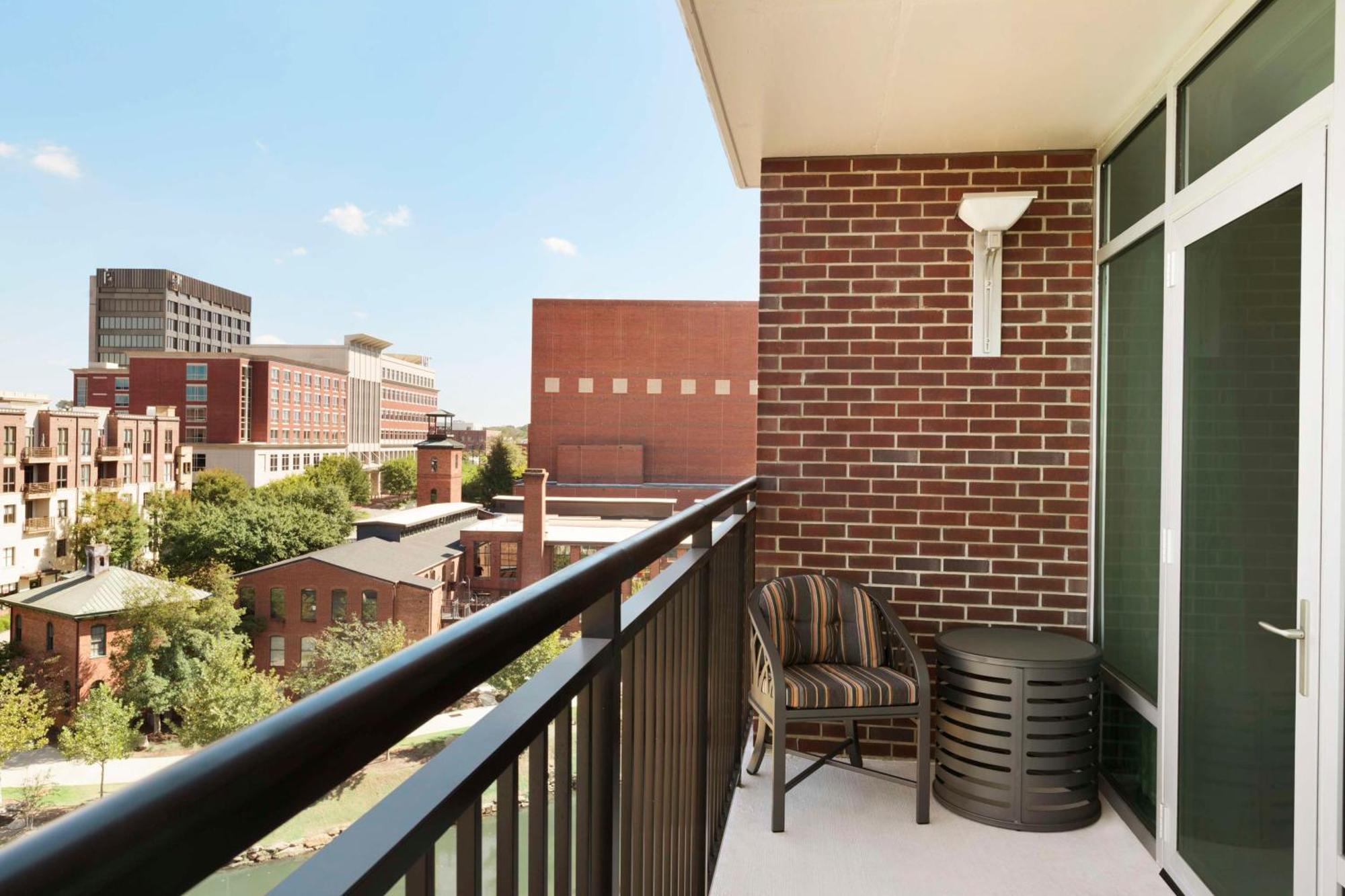 Embassy Suites By Hilton Greenville Downtown Riverplace Exterior foto